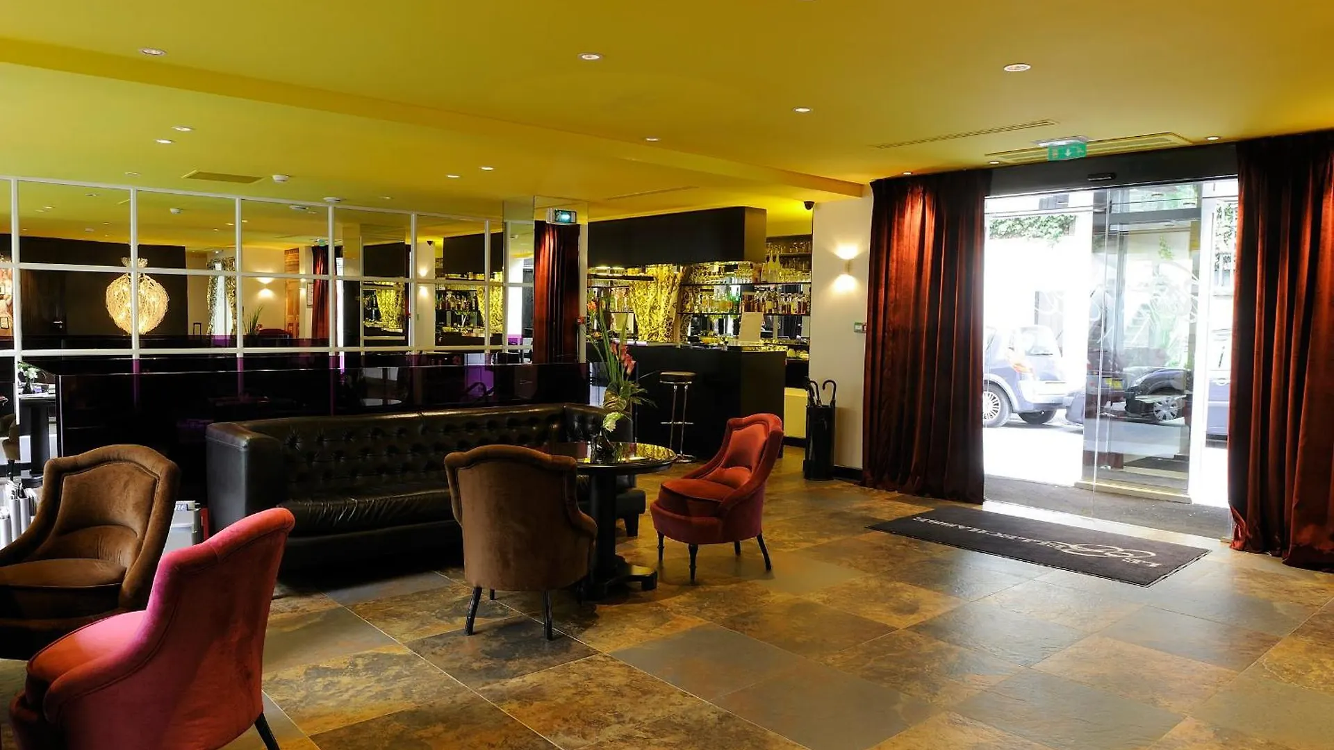 8 Romantic Hotels Near the Louvre That Deliver on Paris