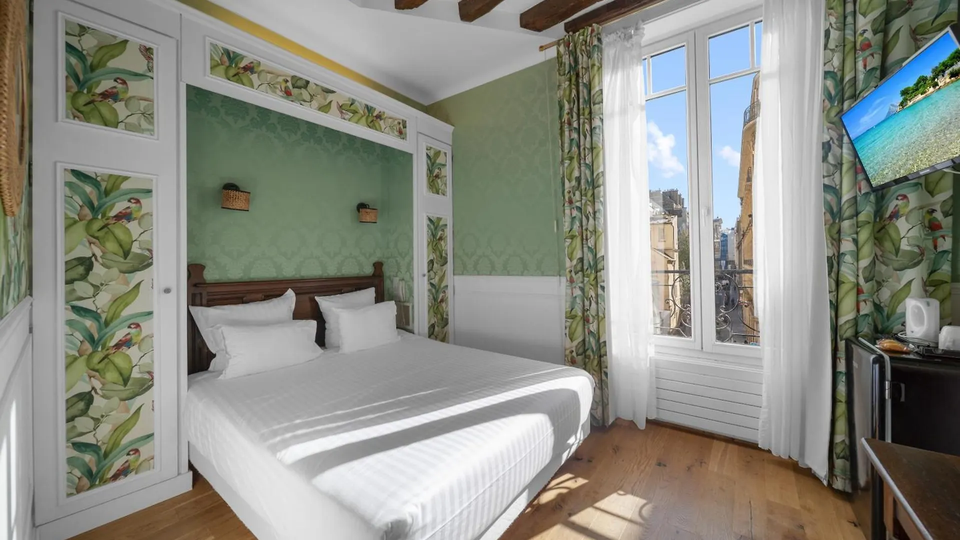 15 Smart Romantic Hotels In Le Marais Worth Booking