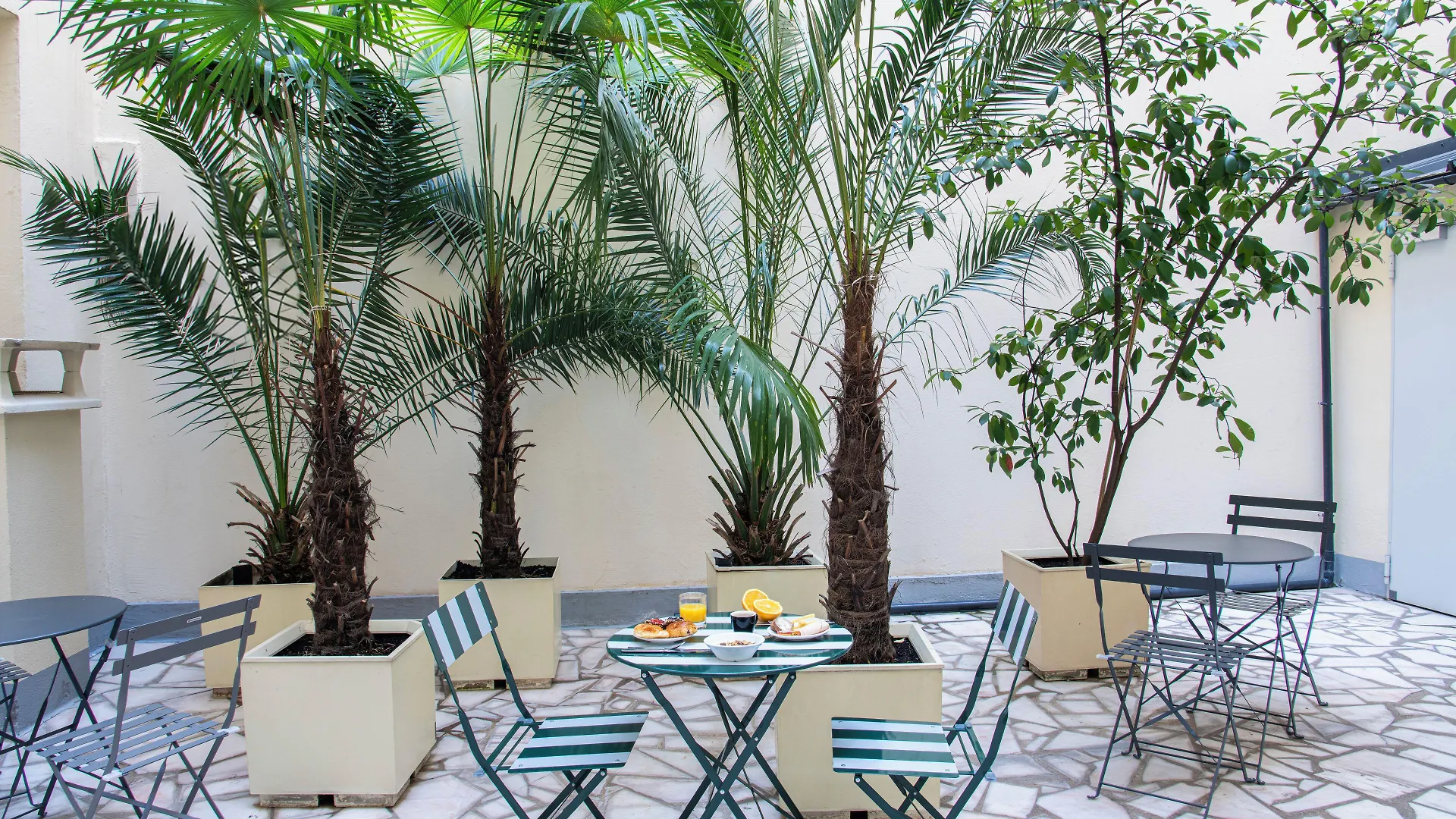 15 Smart Central Hotels Near Pont Alexandre III Worth Booking