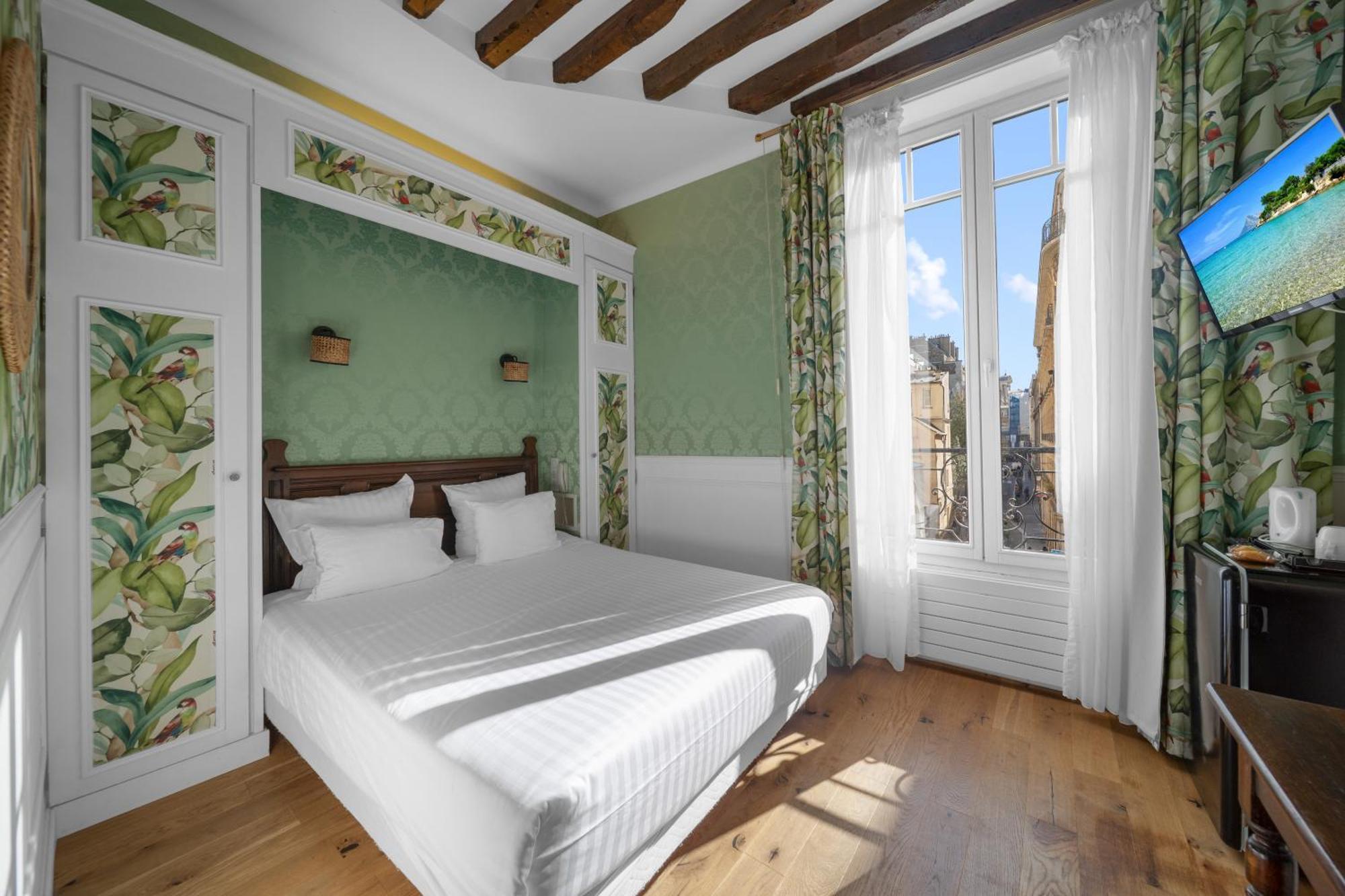 15 Smart Romantic Hotels In Le Marais Worth Booking