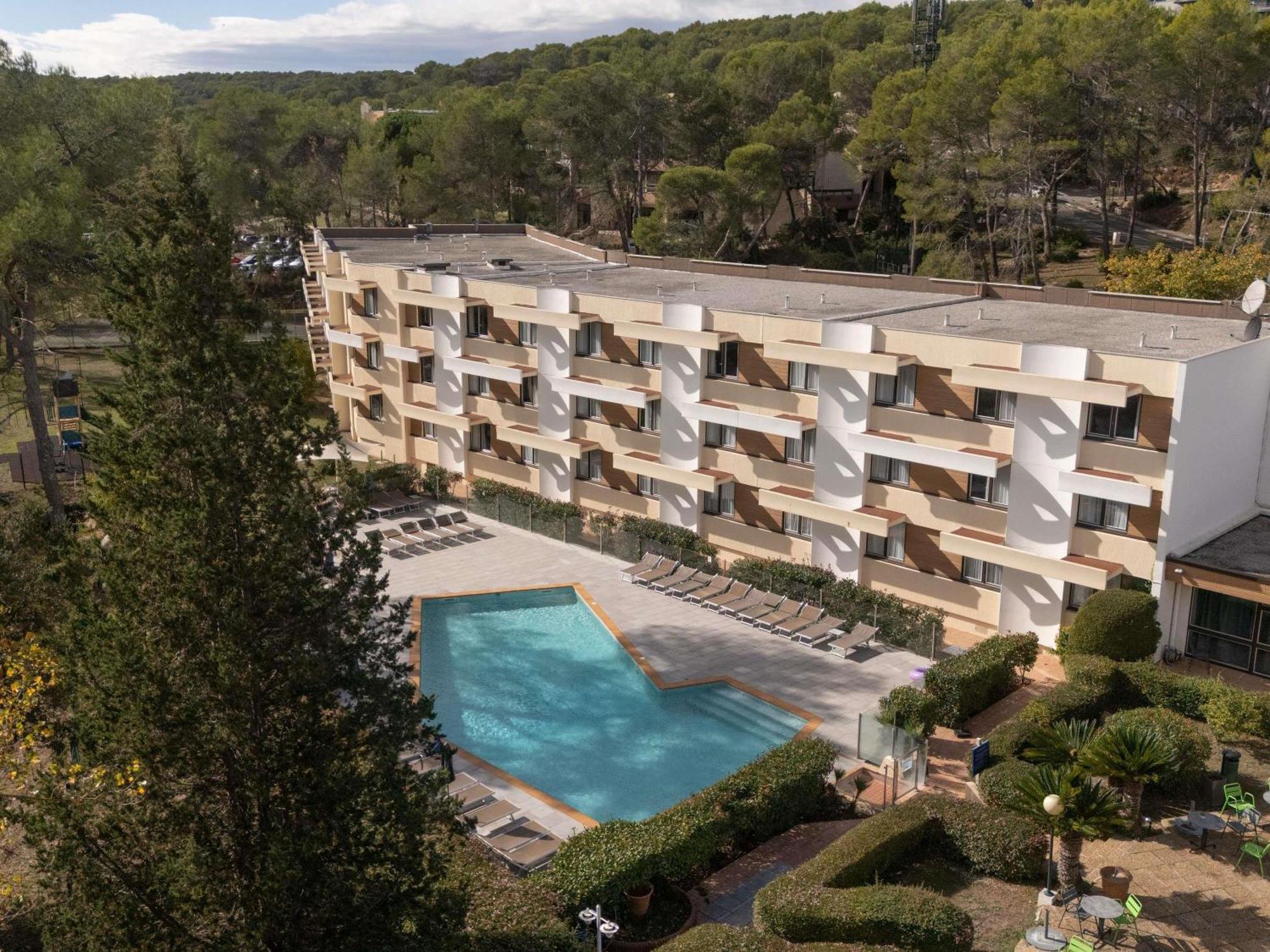 8 Smart Resorts Near Eglise Notre Dame de la Mer Worth Booking